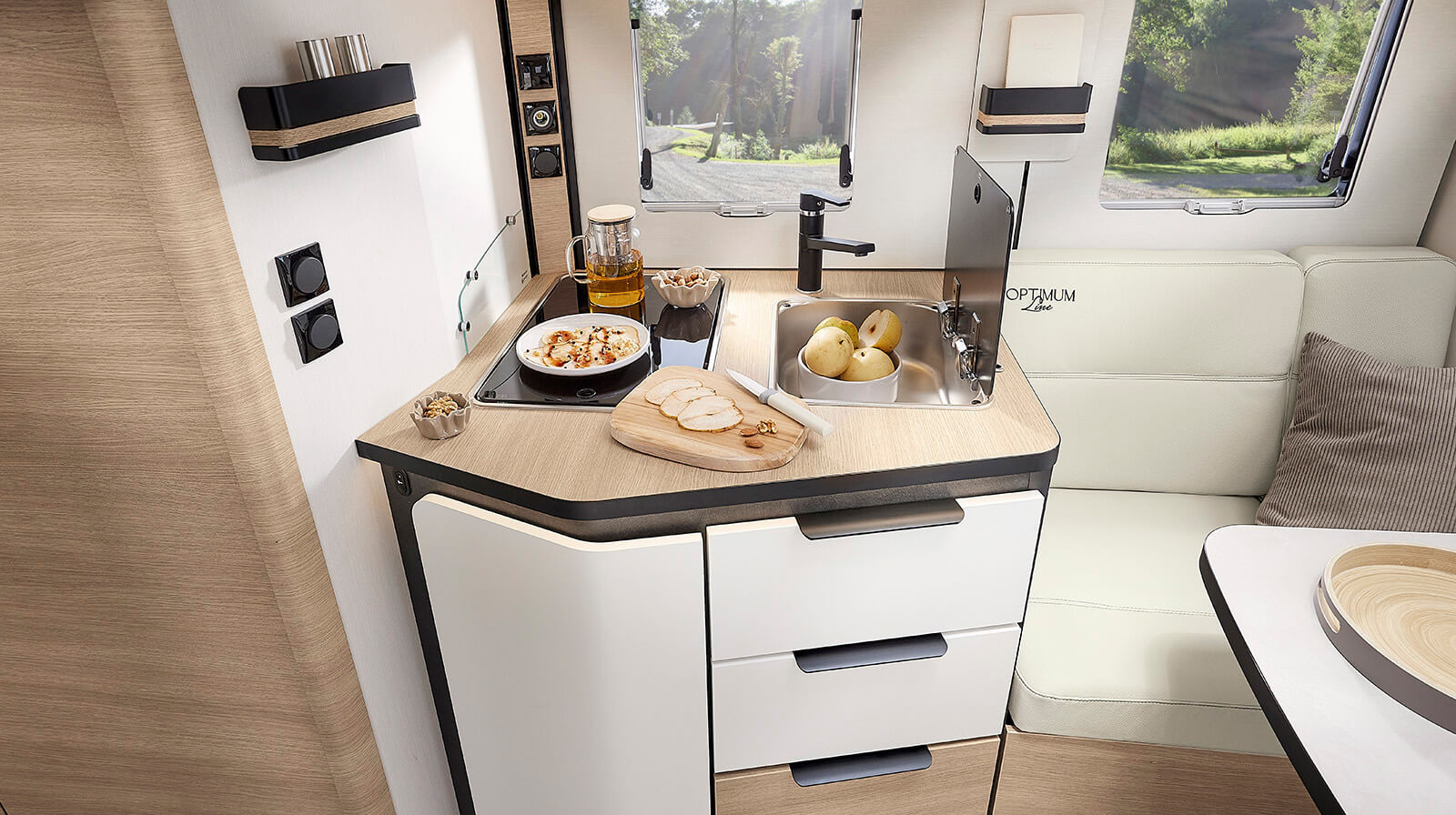 BILDER INNENDØRS RAPIDO Bobiler C66